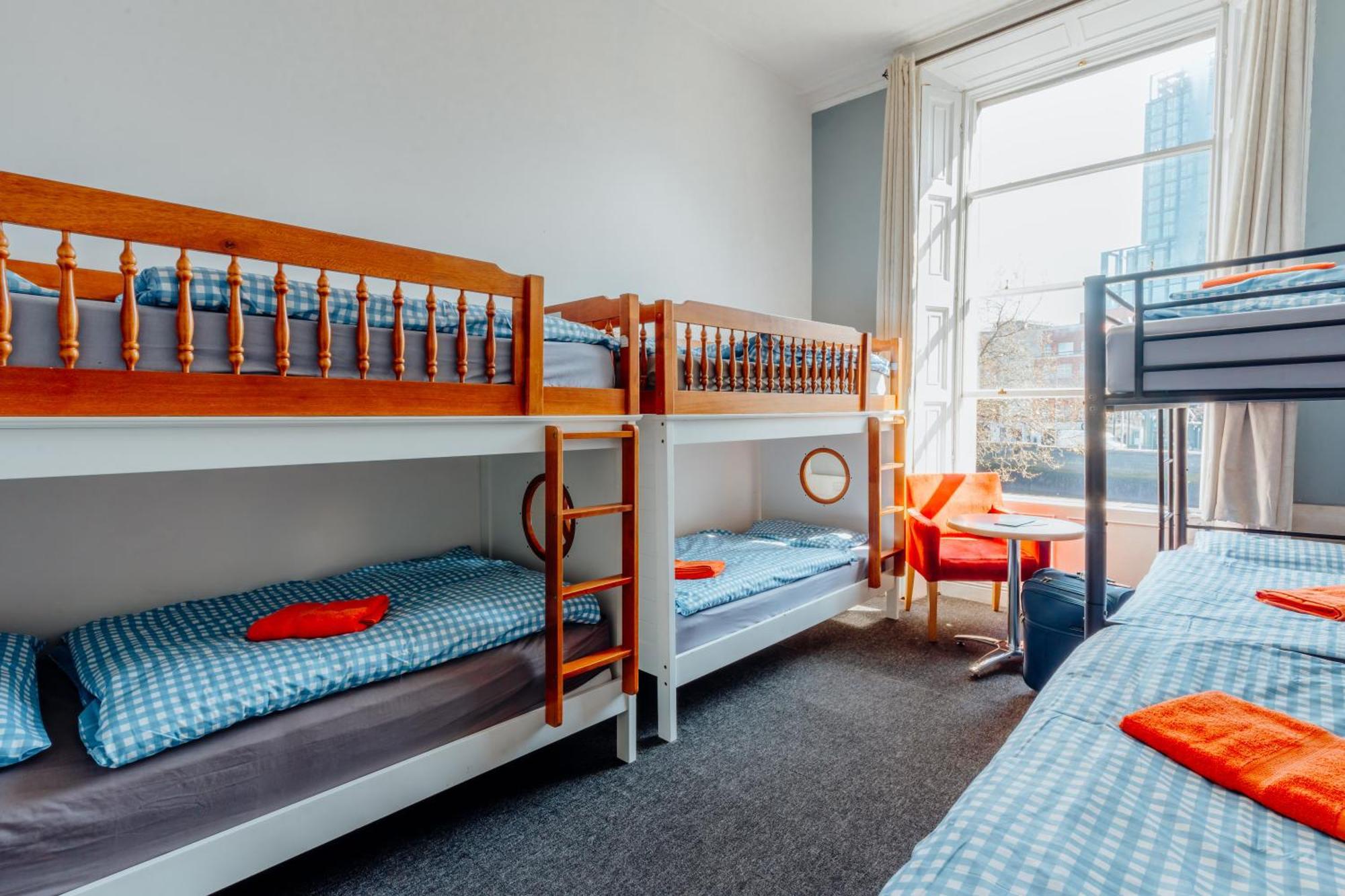 Eden Quay Guesthouse Private Rooms Дъблин Стая снимка