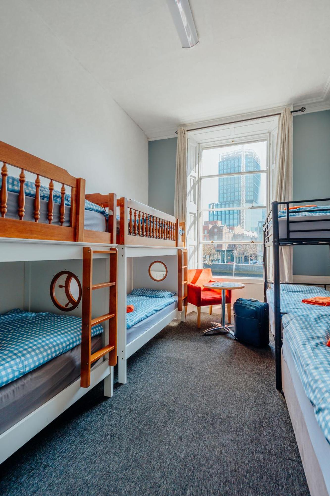 Eden Quay Guesthouse Private Rooms Дъблин Стая снимка