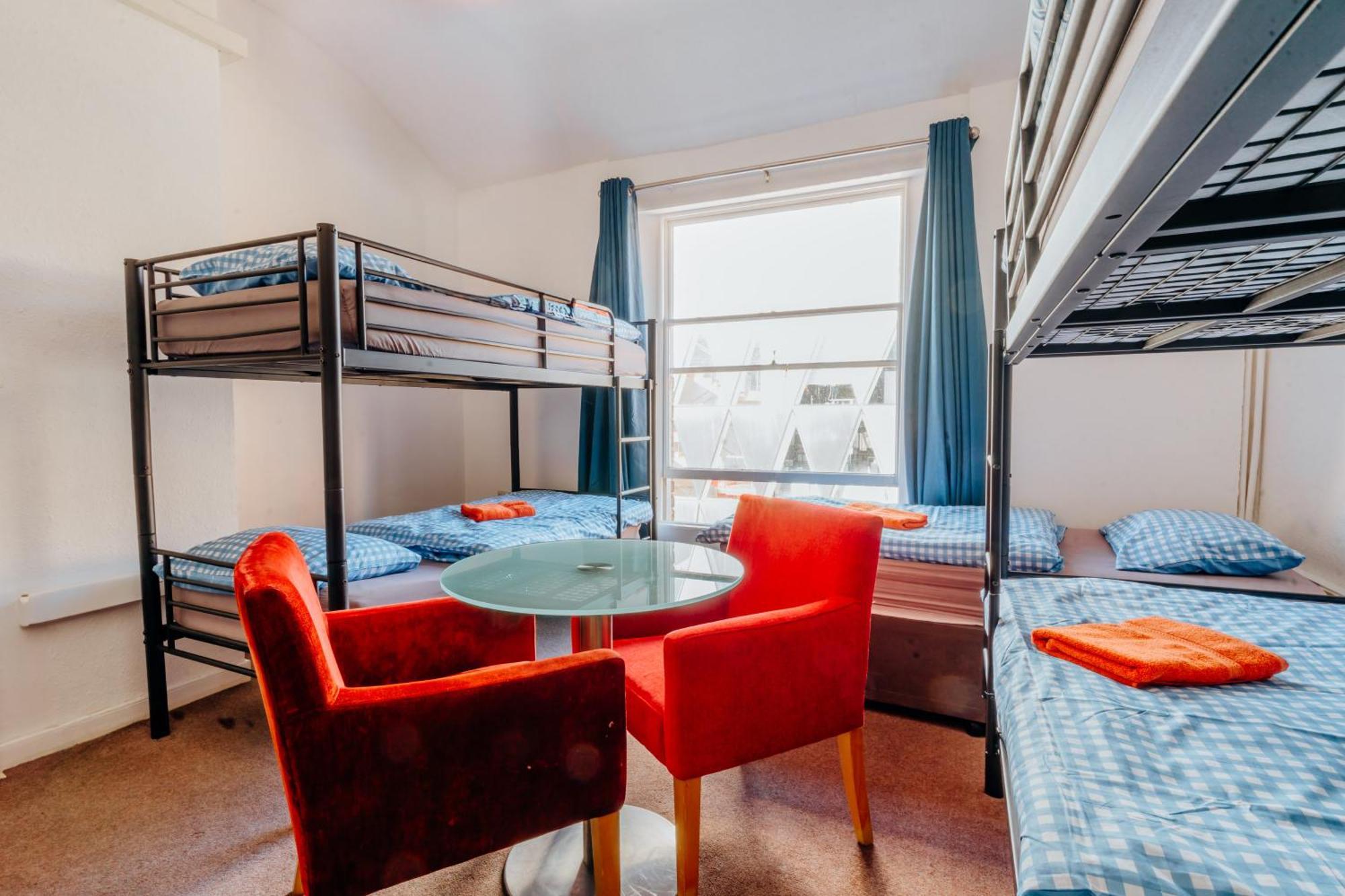 Eden Quay Guesthouse Private Rooms Дъблин Стая снимка