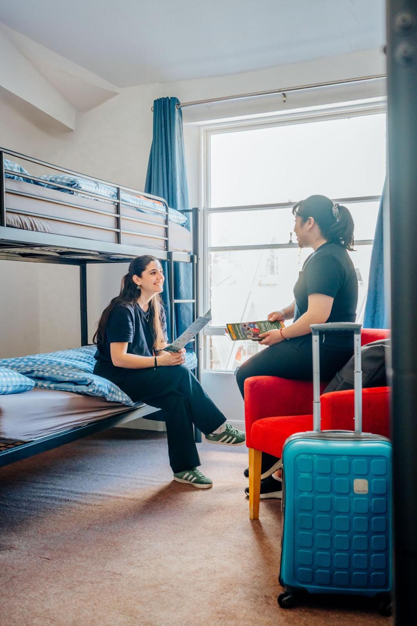 Eden Quay Guesthouse Private Rooms Дъблин Стая снимка