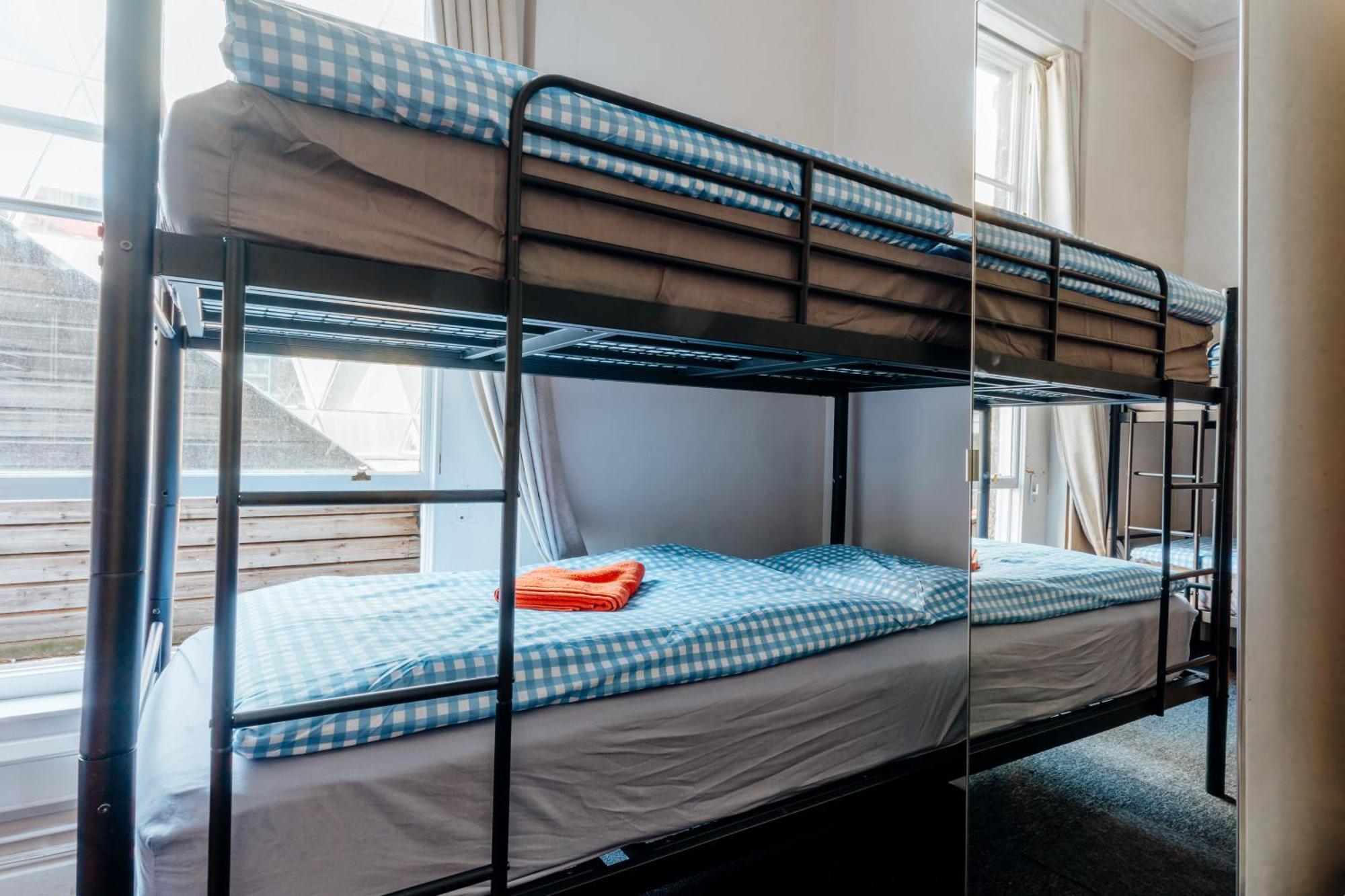 Eden Quay Guesthouse Private Rooms Дъблин Стая снимка