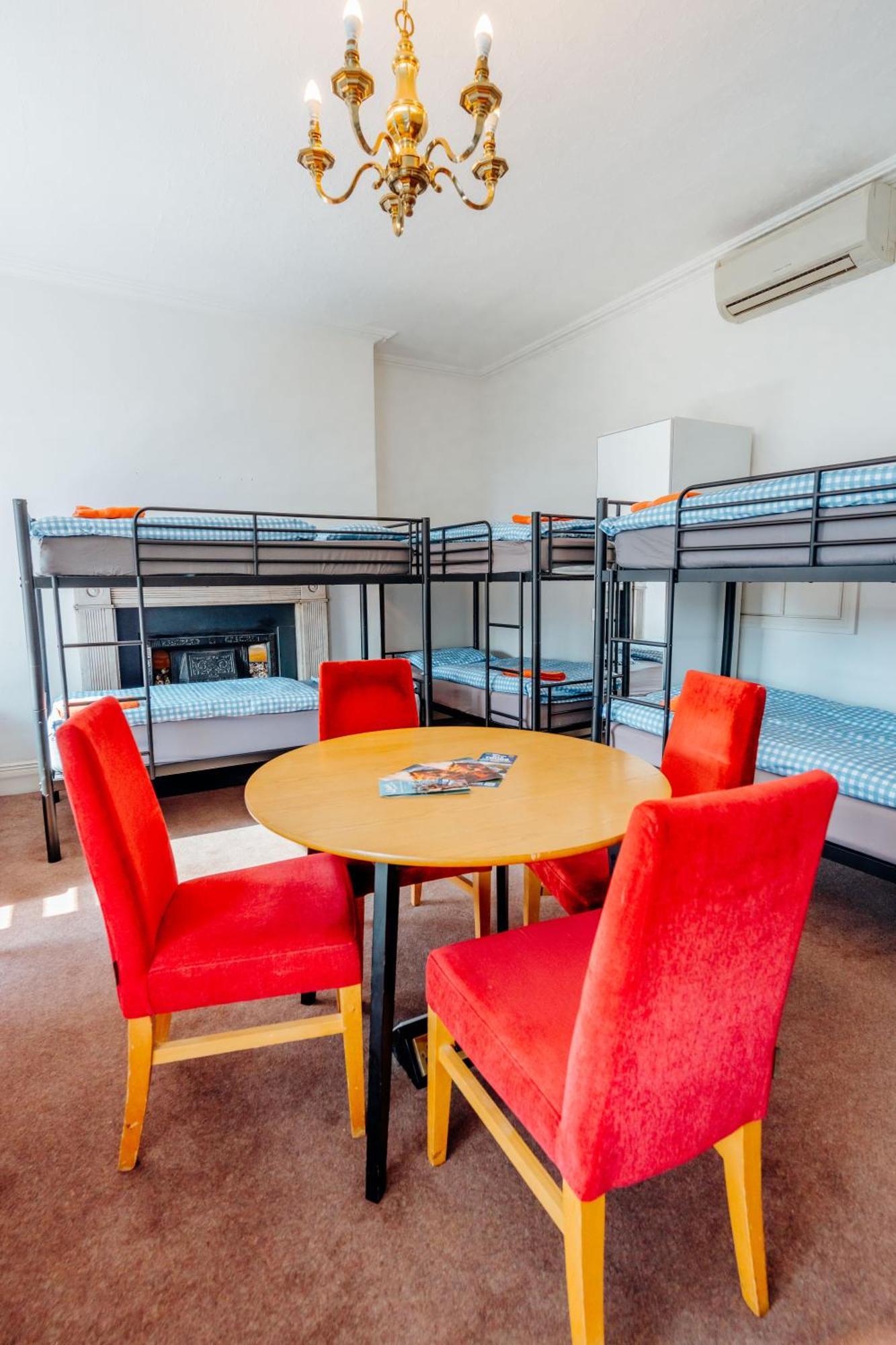 Eden Quay Guesthouse Private Rooms Дъблин Стая снимка