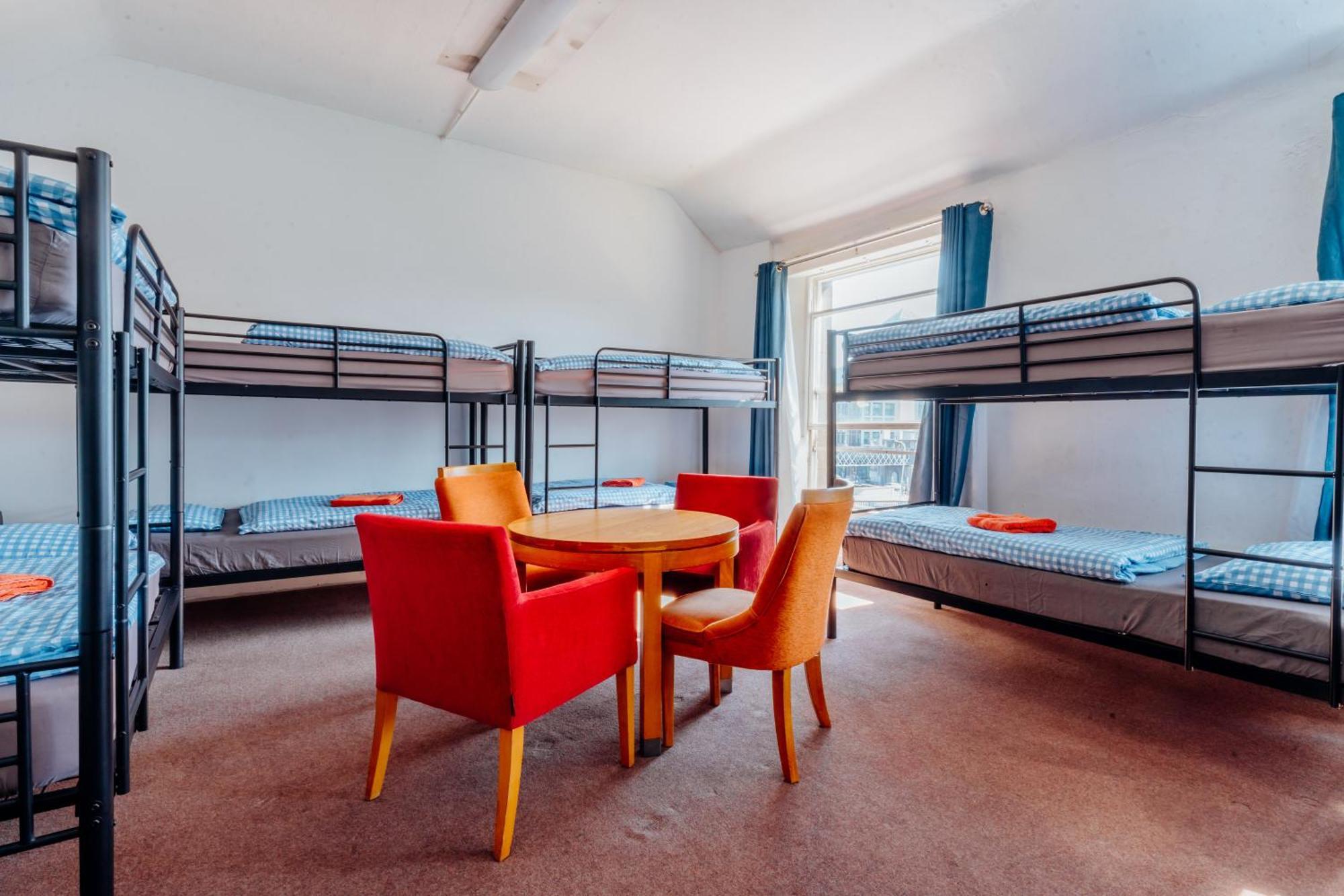 Eden Quay Guesthouse Private Rooms Дъблин Стая снимка