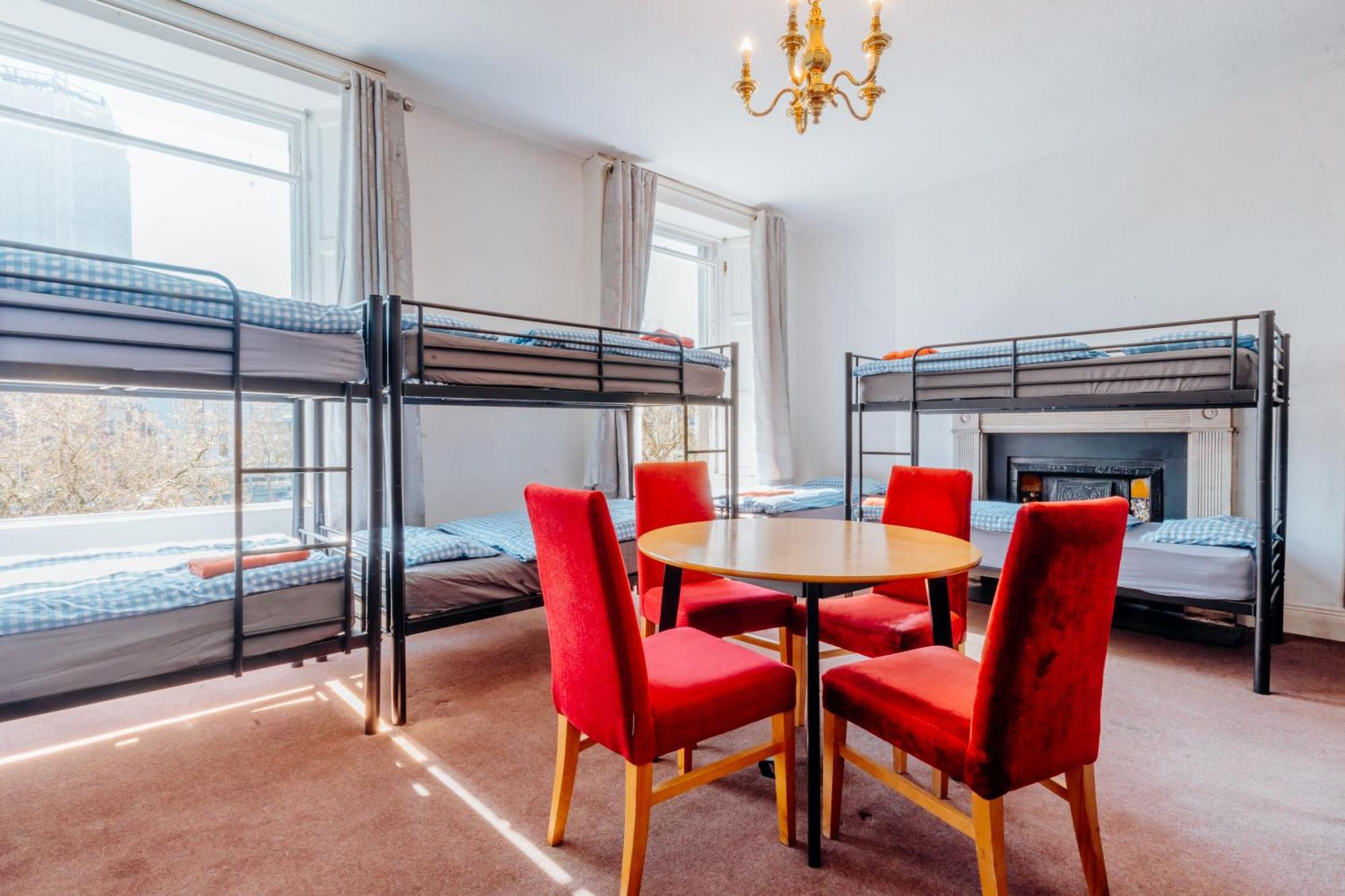 Eden Quay Guesthouse Private Rooms Дъблин Стая снимка