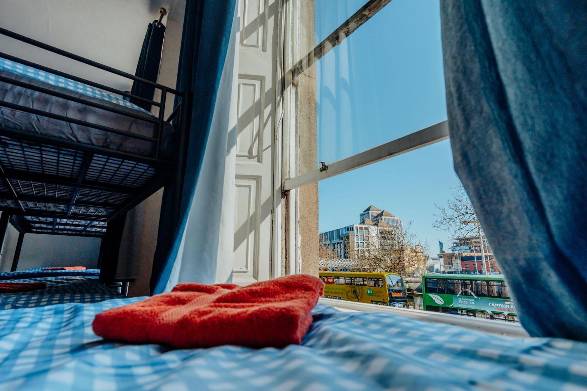 Eden Quay Guesthouse Private Rooms Дъблин Екстериор снимка