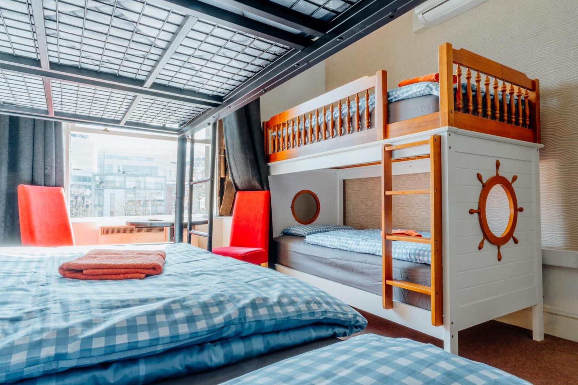 Eden Quay Guesthouse Private Rooms Дъблин Стая снимка