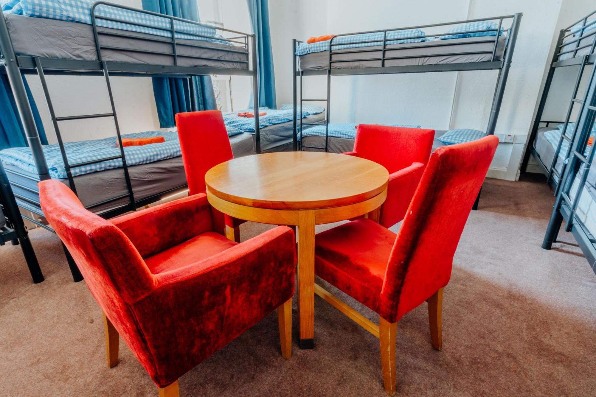 Eden Quay Guesthouse Private Rooms Дъблин Стая снимка
